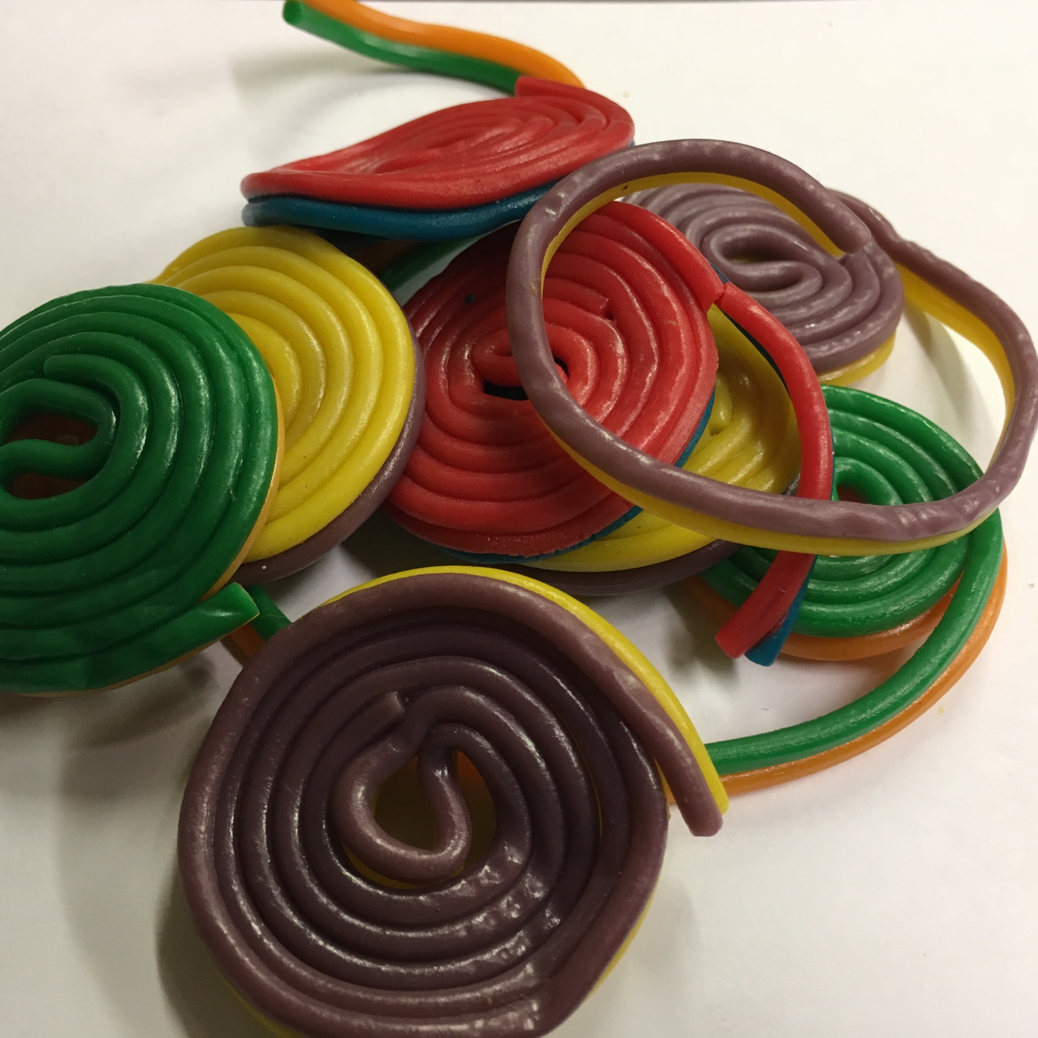 Rainbow ropes of licorice in wheels